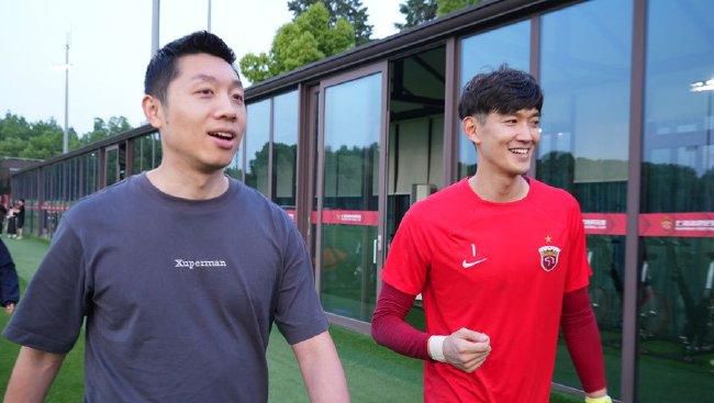 劳塔罗、姆希塔良和迪马尔科的续约则接近完成，国米将会在未来的几周里宣布续约，很有可能会在12月底前官宣续约姆希塔良与迪马尔科，而劳塔罗的续约要稍稍推迟，但不会太久。